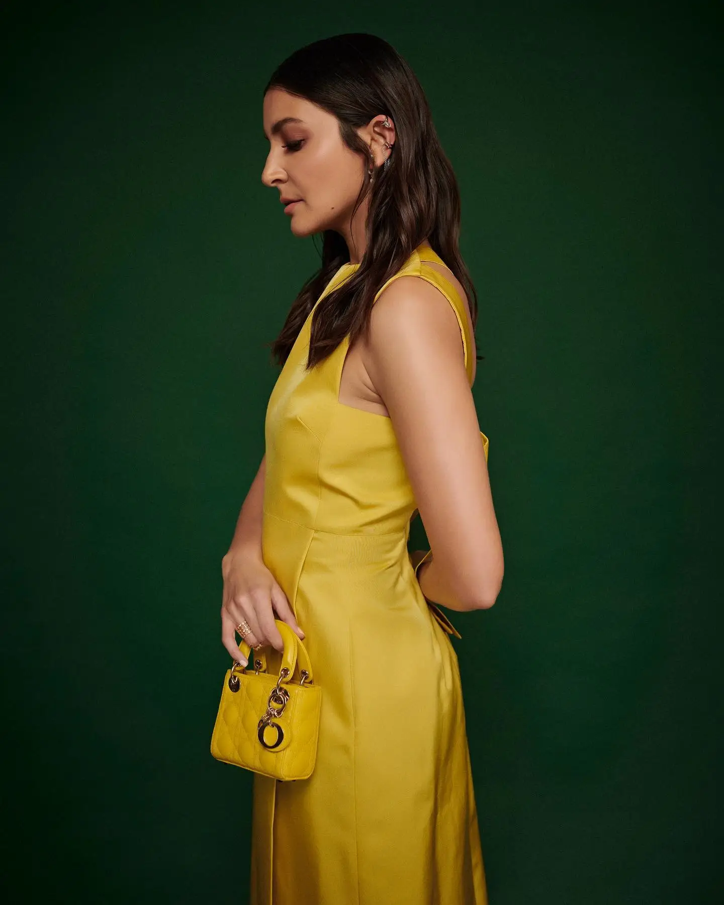 ANUSHKA SHARMA MESMERIZING LOOKS IN LONG YELLOW GOWN 5